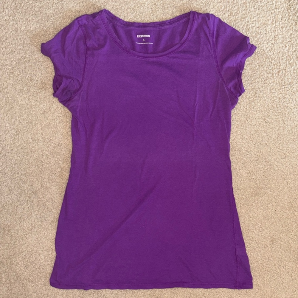 Express Womenโs T-Shirt, Size Small, Excellent Condition and Great Fit!